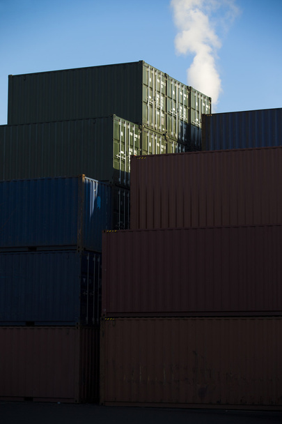 puerto industrial con contenedores
 - Foto, imagen
