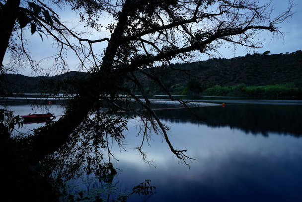 Neredeyse gece nehir kenarında, Belver, Portalegre, Portekiz - Fotoğraf, Görsel