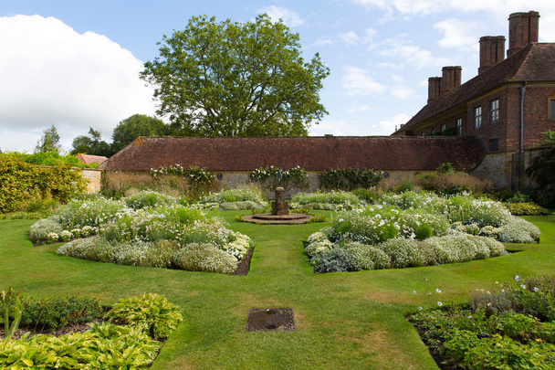 Jardín blanco en Barrington Court cerca de Ilminster Somerset Inglaterra Reino Unido Casa señorial Tudor
 - Foto, imagen