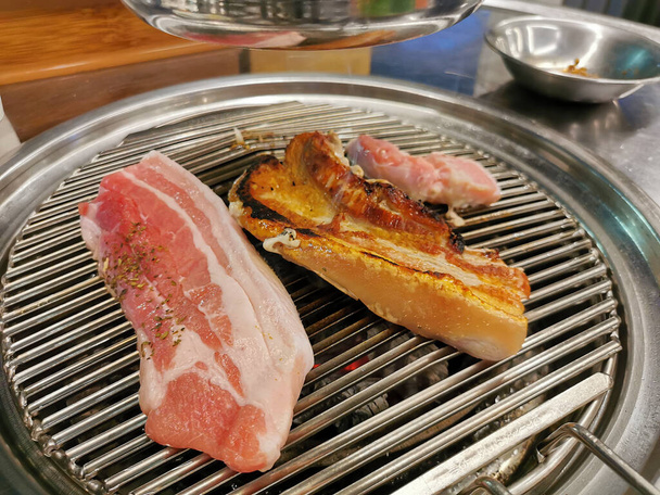Delicioso porco churrasco barriga de porco grelhado para grande refeição jantar em Seul, Coréia do Sul - Foto, Imagem