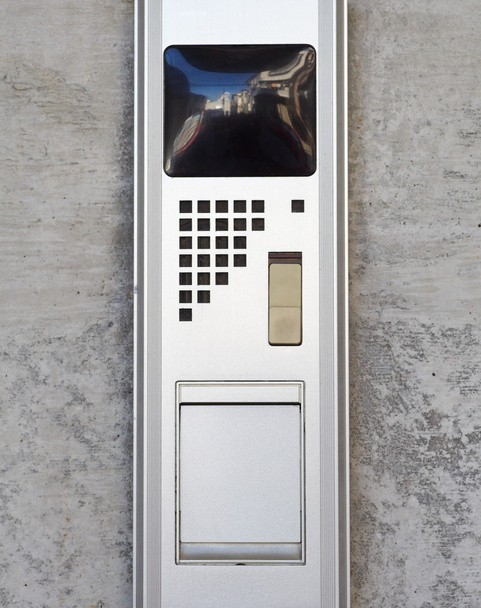Intercom in de deur van het appartement - Foto, afbeelding
