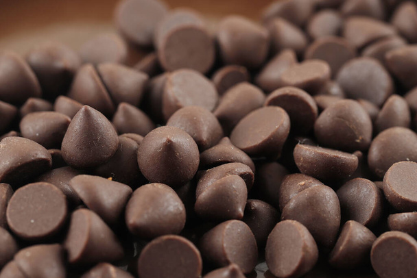 Čokoládová pomazánka na pozadí jídla. Plný rám čokoládových lupínků  - Fotografie, Obrázek
