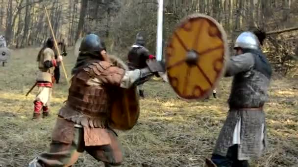 Μεσαιωνική μάχη - πόλεμος - στρατιώτες αγώνα - Πλάνα, βίντεο