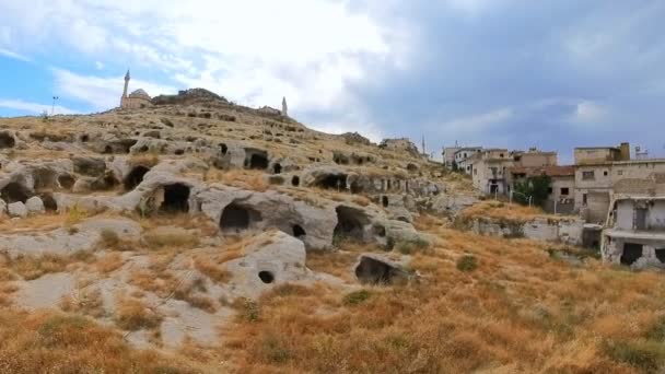 Kapadokya, Türkiye, Nevsehir Şatosu ve Kaya Camii 'ndeki büyüleyici Kayasehir Rocktown da dahil olmak üzere kendine özgü jeolojik özellikleri ve tarihi yerleriyle tanınıyor.. - Video, Çekim