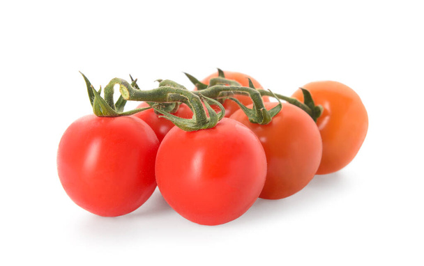 νωπές ντομάτες απομονωμένες σε λευκό φόντο - Φωτογραφία, εικόνα