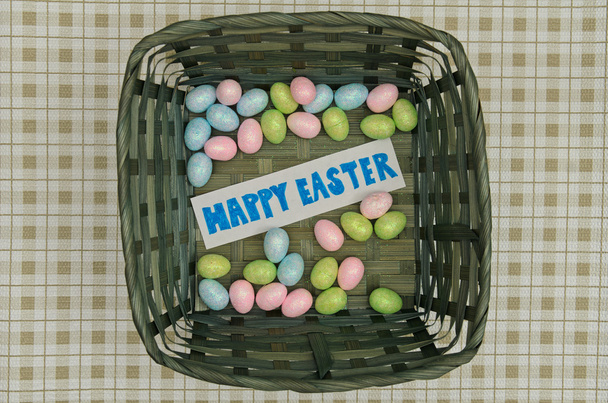 Velikonoční vejce v košíku s poznámkou - Fotografie, Obrázek