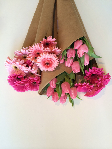 Bouquets de fleurs enveloppés
 - Photo, image