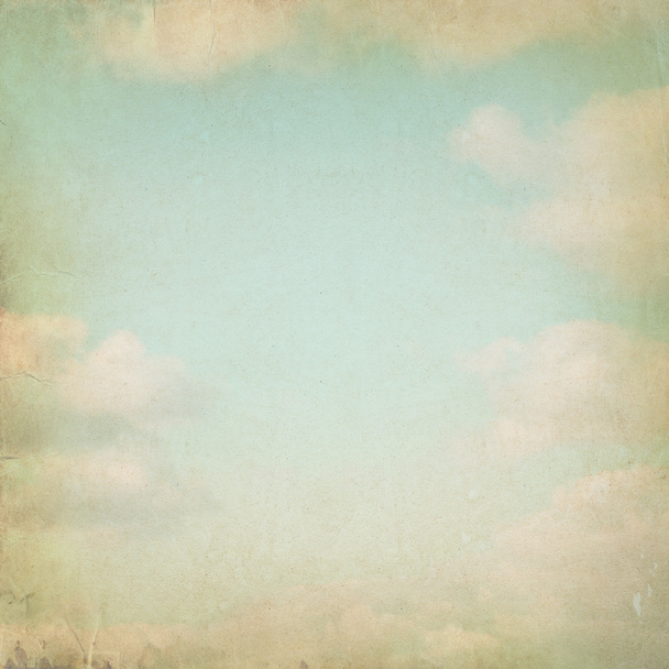 Fundo de papel velho com céu azul e nuvens brancas em estilo grunge
. - Foto, Imagem