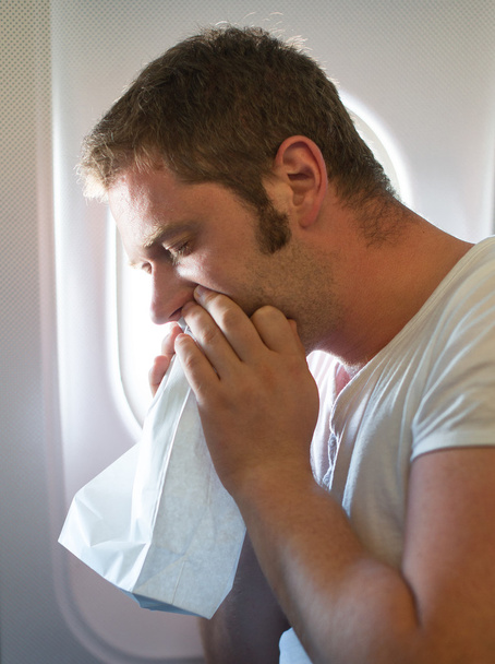 Airsickness. Ο άνθρωπος αισθάνεται πολύ άσχημα στο αεροπλάνο. - Φωτογραφία, εικόνα