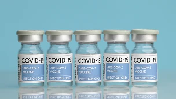coronavírus vacinas vívidas no laboratório em segundo plano, close-up - Filmagem, Vídeo