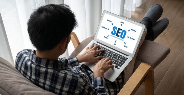 SEO optimización de motores de búsqueda para el comercio electrónico moderno y negocio minorista en línea que se muestra en la pantalla del ordenador - Foto, Imagen