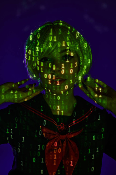 fiatal anime stílusú nő neon bináris kód vetítés kék háttér, futurisztikus koncepció - Fotó, kép