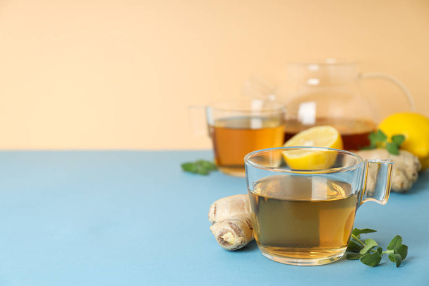 Tratamiento en frío, concepto de salud - té con jengibre - Foto, imagen