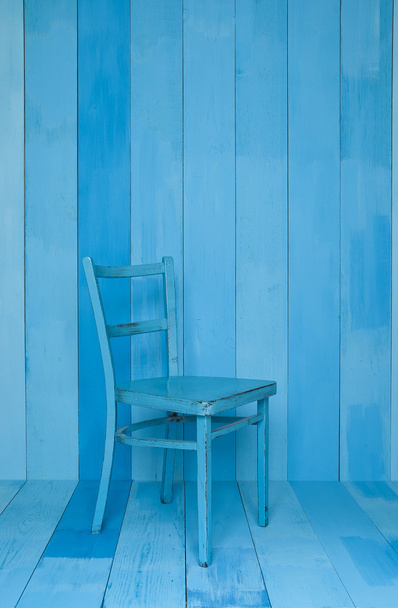 Staré modré křeslo Vintage a dřevěné stěny - Fotografie, Obrázek
