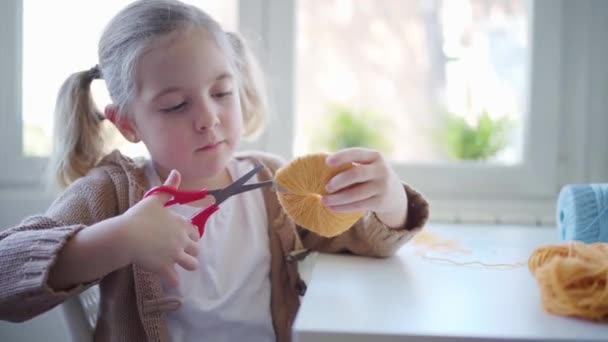 klein meisje en home craft concept  - Video