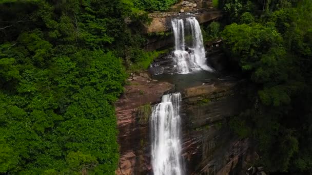 Waterfall in the green forest. Thaliya Wetuna Ella Falls in the jungle. Sri Lanka. - Footage, Video