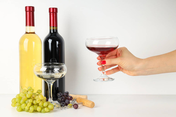 Изысканная концепция, вкусный алкогольный напиток - вино - Фото, изображение
