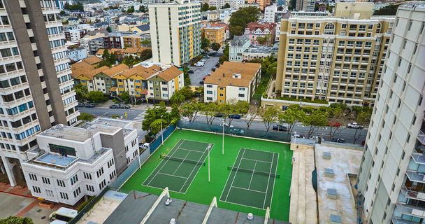 Imagem de campos de ténis aéreos elevados na cidade de São Francisco - Foto, Imagem
