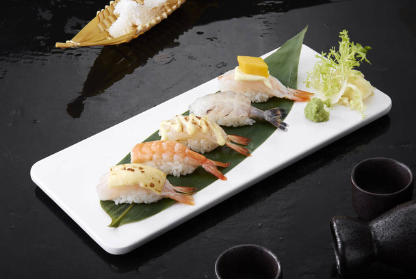 sushi s mořskými plody a krevetami - Fotografie, Obrázek