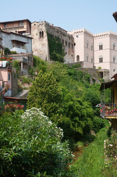 Buti, ciudad vieja en la provincia de Pisa, Toscana, Italia, en verano - Foto, imagen