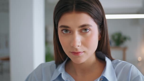 Attractive girl raising eyes closeup. Beautiful businesswoman answering call using mobile phone in office studio. Gorgeous brunette looking camera talking cell. Successful confident business owner. - Footage, Video