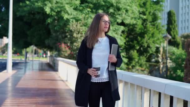 portrait footage of young businesswoman on street - Footage, Video