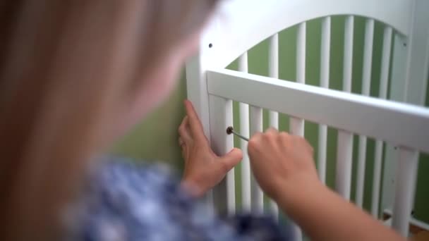 felvétel gyönyörű fiatal terhes nő otthon egyedül - Felvétel, videó