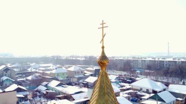 SZYMKENT, KAZAKHSTAN - STYCZEŃ 24, 2023: Ukrzyżowanie Jezusa Chrystusa w kościele Matki Bożej Kazańskiej - Materiał filmowy, wideo