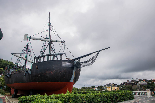 replica van de caravels van Christoffel Columbus op het schiereiland Magdalena in Santander, Spanje - Foto, afbeelding