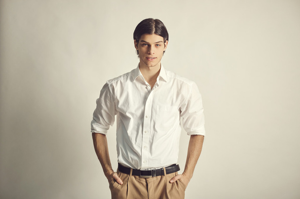 Портрет красивого молодого бизнесмена
 - Фото, изображение
