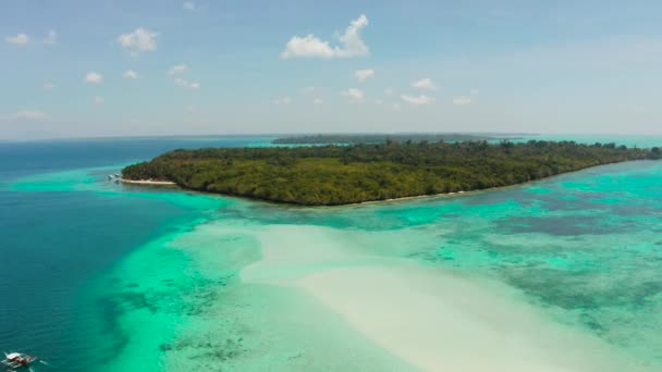 Island with a sandy beach and azure water surrounded by a coral reef and an atoll, aerial view. Mansalangan sandbar, Balabac, Palawan, Philippines. Summer and travel vacation concept - Footage, Video