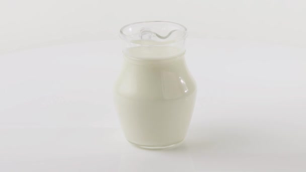 Dzbanek mleka - Materiał filmowy, wideo
