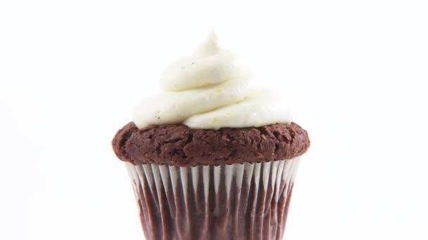 Csokoládé muffin, tejföl öntettel - Felvétel, videó