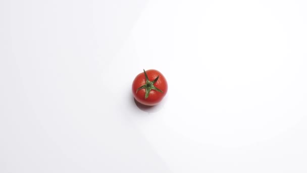 Rotating tomato on white background - Filmati, video