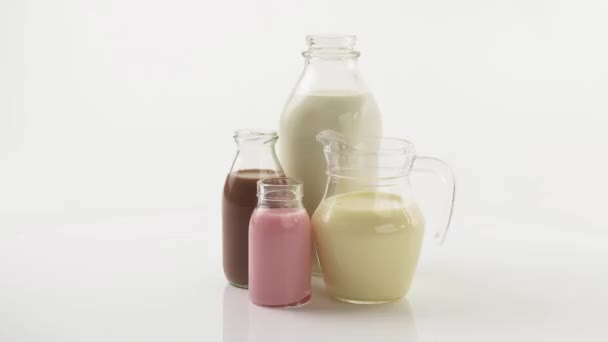 Různé typy mléka - Záběry, video