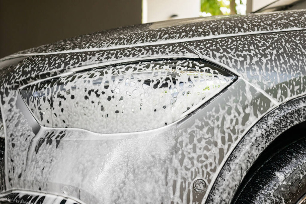 čištění a mytí aut pěnovým mýdlem - Fotografie, Obrázek