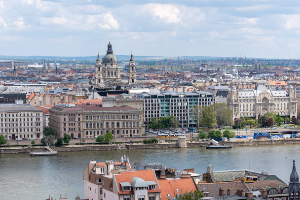 Городской пейзаж столицы Венгрии Будапешта 1 мая 2023 года - Фото, изображение