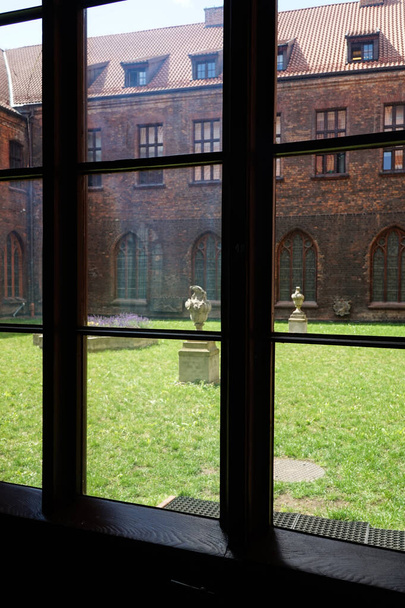 グダニスク国立博物館の中庭の眺め - 写真・画像