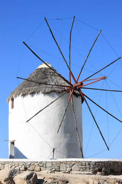 Mulino a vento tipico nell "isola di Mykonos
 - Foto, immagini