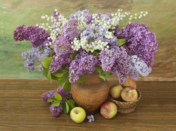 Still life with lilac flowers and apple - Photo, Image