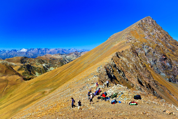 Group of hiking tourists on the pass - Foto, Imagen