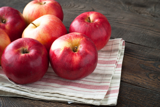 kırmızı elmalar  - Fotoğraf, Görsel