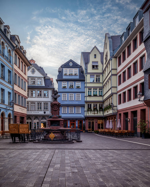 Kaunis aukio kaupungissa Frankfurt, Hesse, Saksa - Valokuva, kuva