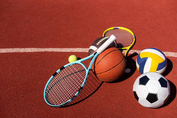 Set of sport equipment, rackets and tennis balls soccer and basketball balls. - Zdjęcie, obraz