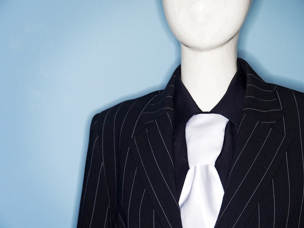 ビジネス スーツとネクタイを着てフェースレス ダミー モデル - 写真・画像