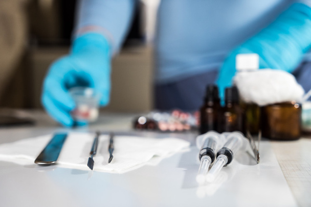 Syringe with glass vials and medications pills drug - Foto, Imagen