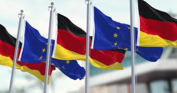 Прапори Німеччини та Європейського Союзу махали вітром у ясний день. Німеччина стала членом ЄС у січні 1958 року. Безшовна 3D анімація рендеринга. Повільна петля руху. Вибірковий фокус. 4k - Кадри, відео