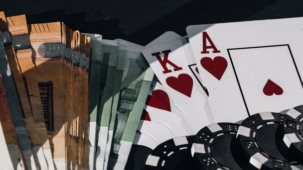Стек покерних чіпів для висококласних ігор казино
 - Фото, зображення