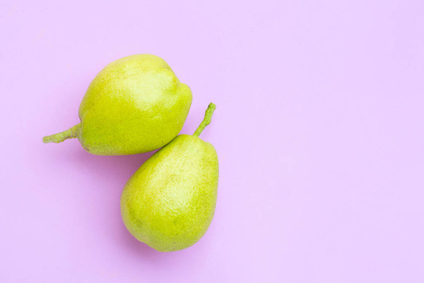 Green pear on pink background. - Photo, Image