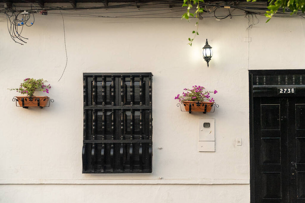 Giron, Santander, Colombia. 20 de febrero de 2023: Arquitectura colonial de las casas en el municipio de Girón. - Foto, Imagen